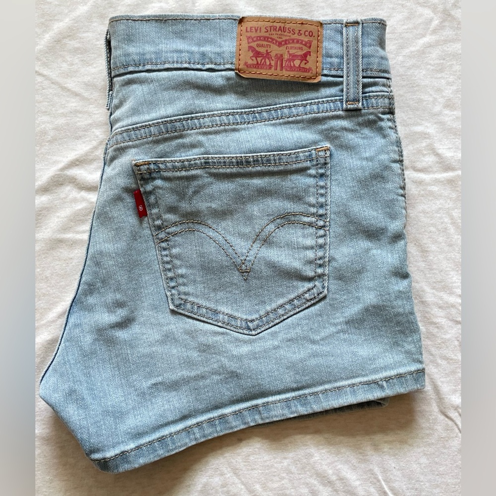 Levi’s Lightwash Jean Shorts - Only Worn a Few Times